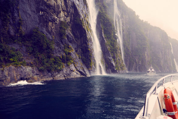 Milford Sound, Neuseeland, Weltkulturerbe, Fjord, Wasserfälle, Bootstour, Regen, regnerisch, bad weather, schlechtes Wetter, Wasserfall