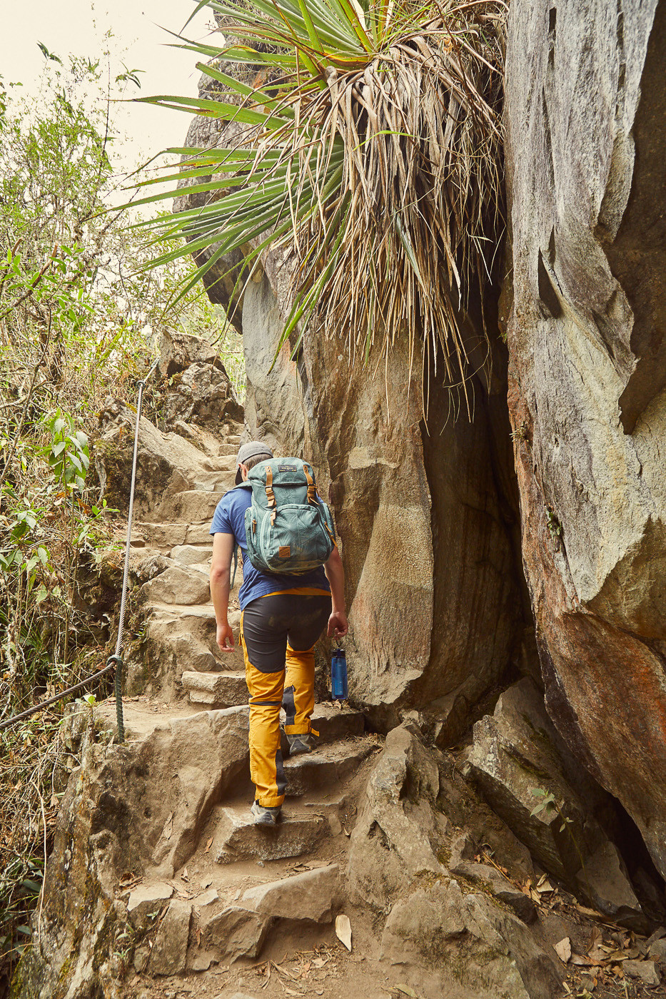 Stufen über Stufen säumen den Weg zum Huayana Picchu, da wir nur einen Rucksack mitnehmen durften, war dieser ziemlich schwer