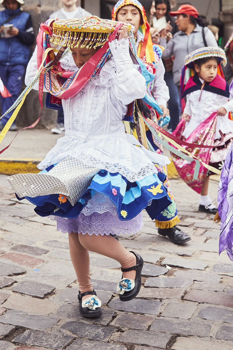 Kind in Bewegung drehend in Cusco Peru
